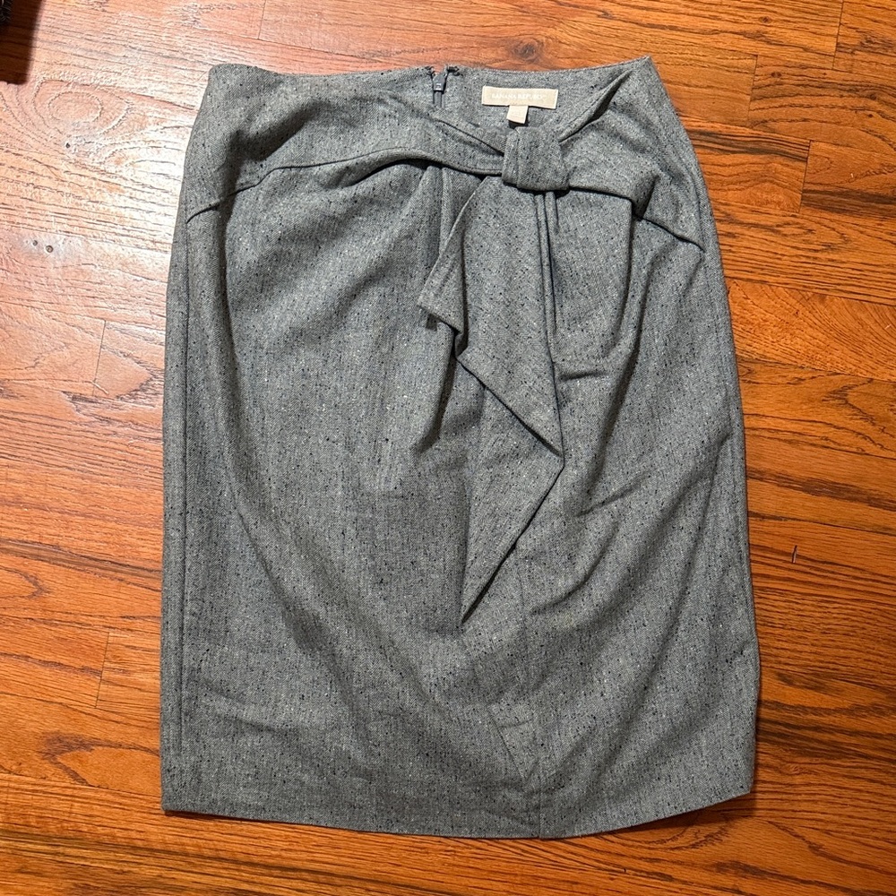Banana republic Elegant Gray Women's Skirt size 2